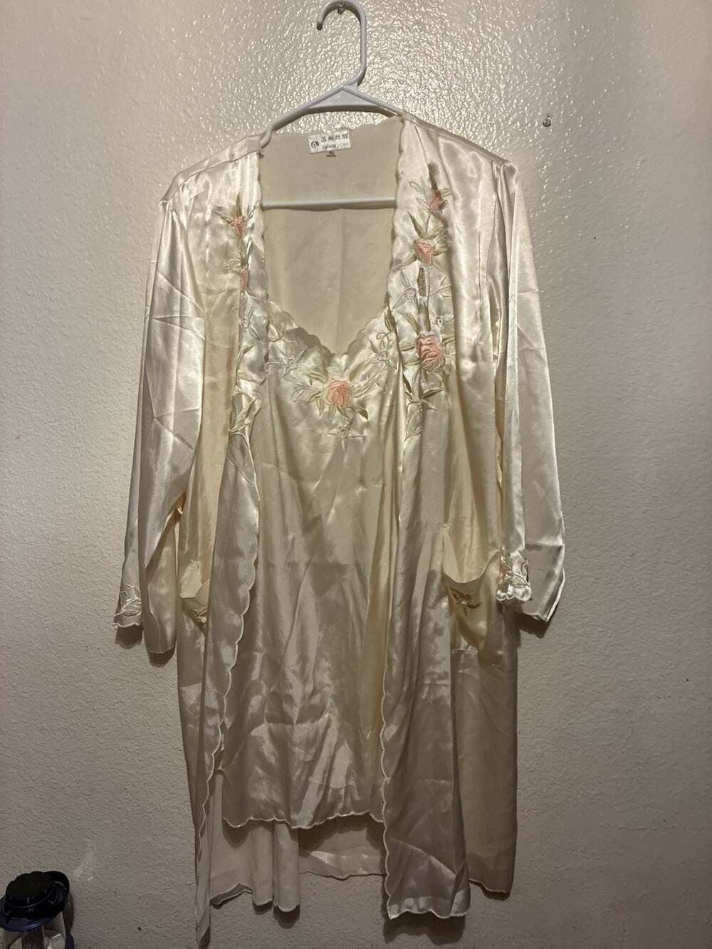 Suzhou Sichou Vintage Floral Embroidered Satin Nightgown and Robe Set, XL